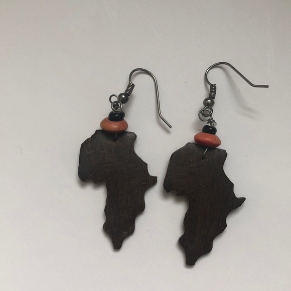 Hand carved African Continent Earrings - Picture 1 of 2
